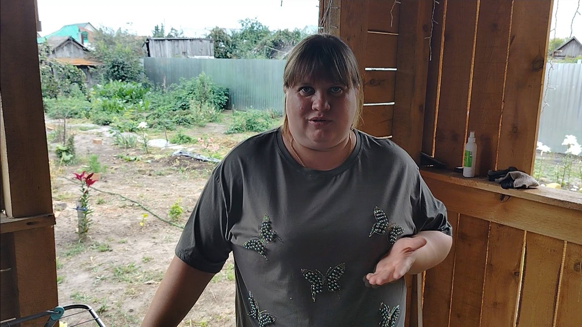 ПРОСТАЯ ЖИЗНЬ 45/ ПРИГОТОВИЛИ НА УЖИН ОКРОШКУ / УБРАЛИ ЧЕСНОК/ПАПА ВГОСТЯХ /ЖИЗНЬ В НЕБОЛЬШОМ ГОРОД смотреть онлайн