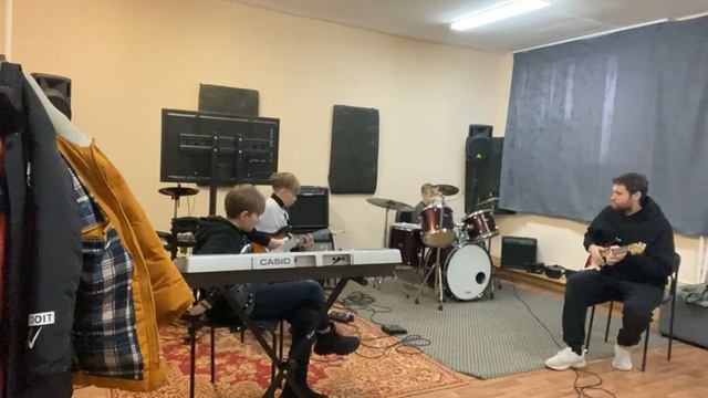 Репетиции с группой) смотреть онлайн