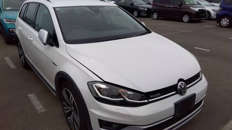 ЗАКАЗНЫЕ ФОРЕСТЕР И ГОЛЬФ АЛЬТРАК НА ПЕРЕГОНЕ