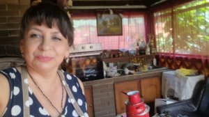 Достаю свои запасы. Посуда для новой кухни. Как долго я об этом мечтала. Выбираю чеснок.