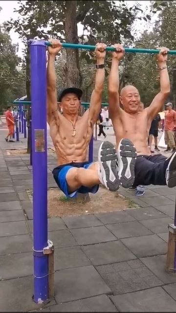 Утро в парке Ритань в Пекине. смотреть онлайн