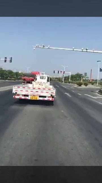 Грузовик Isuzu с прицепным устройством смотреть онлайн