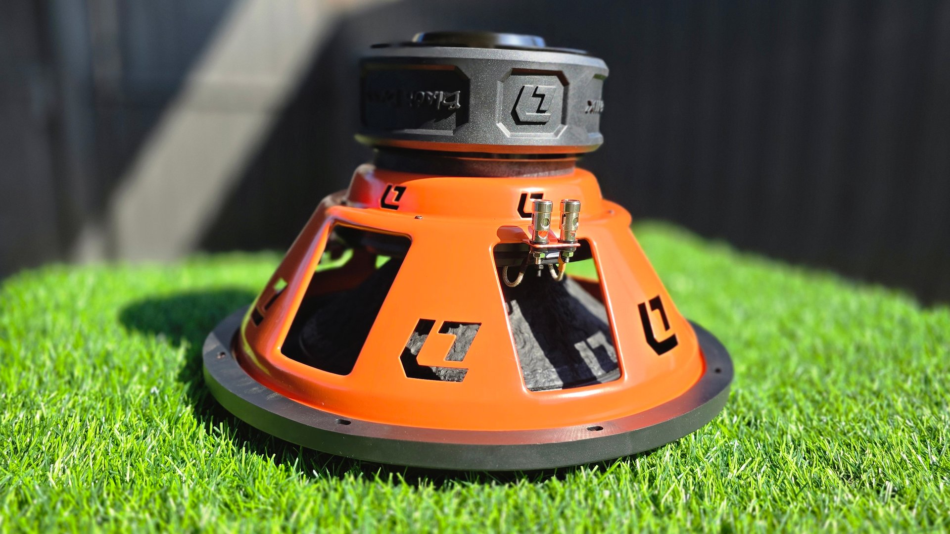 Мощный саб DLaudio Phoenix Black Bass 15... смотреть онлайн