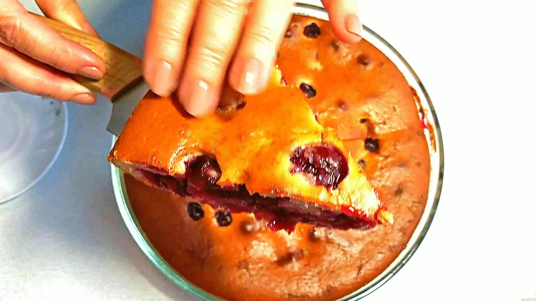 Ягодный ПИРОГ - ВСЕГДА УДАЕТСЯ. Быстрый рецепт на каждый день С ЛЮБЫМИ ЯГОДАМИ У меня с вишней. смотреть онлайн