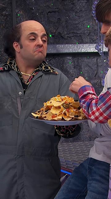 Швоз готовит вкусные начосы #Shorts смотреть онлайн