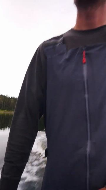 Чтобы попить на Аляске, нужно просто найти ВОДОПАД! смотреть онлайн