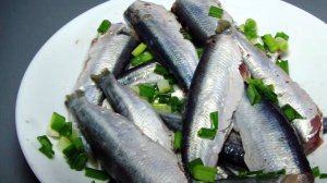 Пряная салака в маринаде