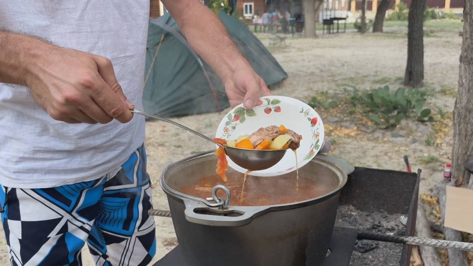 Самый вкусный «шулюм» в казане на костре смотреть онлайн