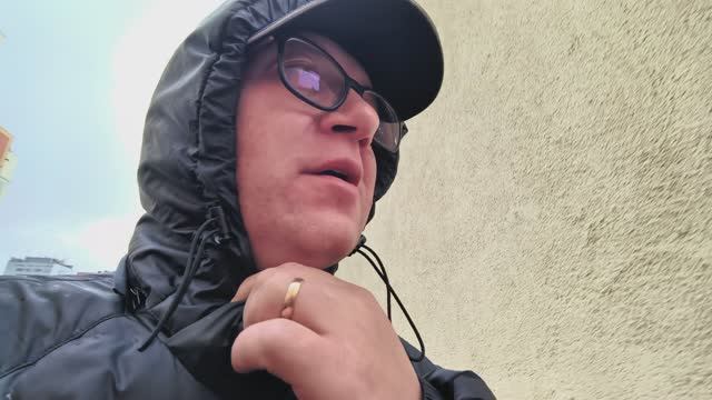 Чуть не сдуло на улице / Идет сильный дождь / Отличная погода для Ноильска смотреть онлайн