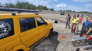 Извлечение уазика из мокрой золы.