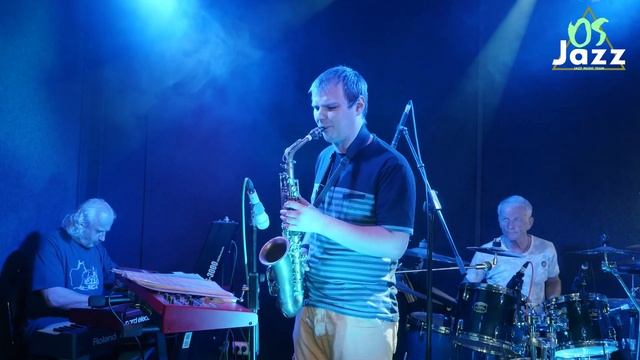 Irving Berlin - How Deep Is The Ocean _ Os Jazz (Live) Jazz Standar