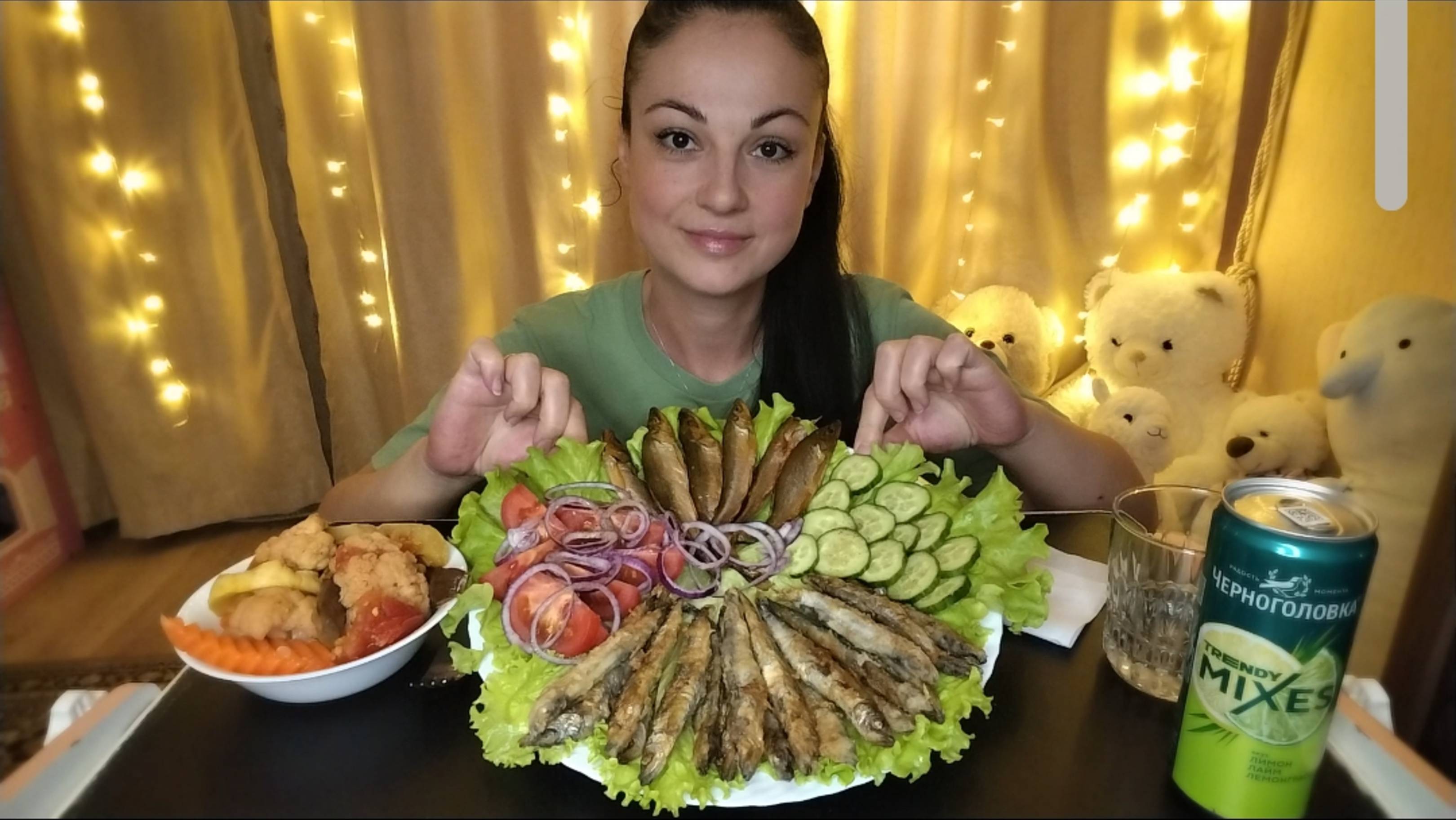 Мукбанг🐟Жареная мойва ,копчёная корюшка и овощи по корейски 🤤👍🥗 смотреть онлайн