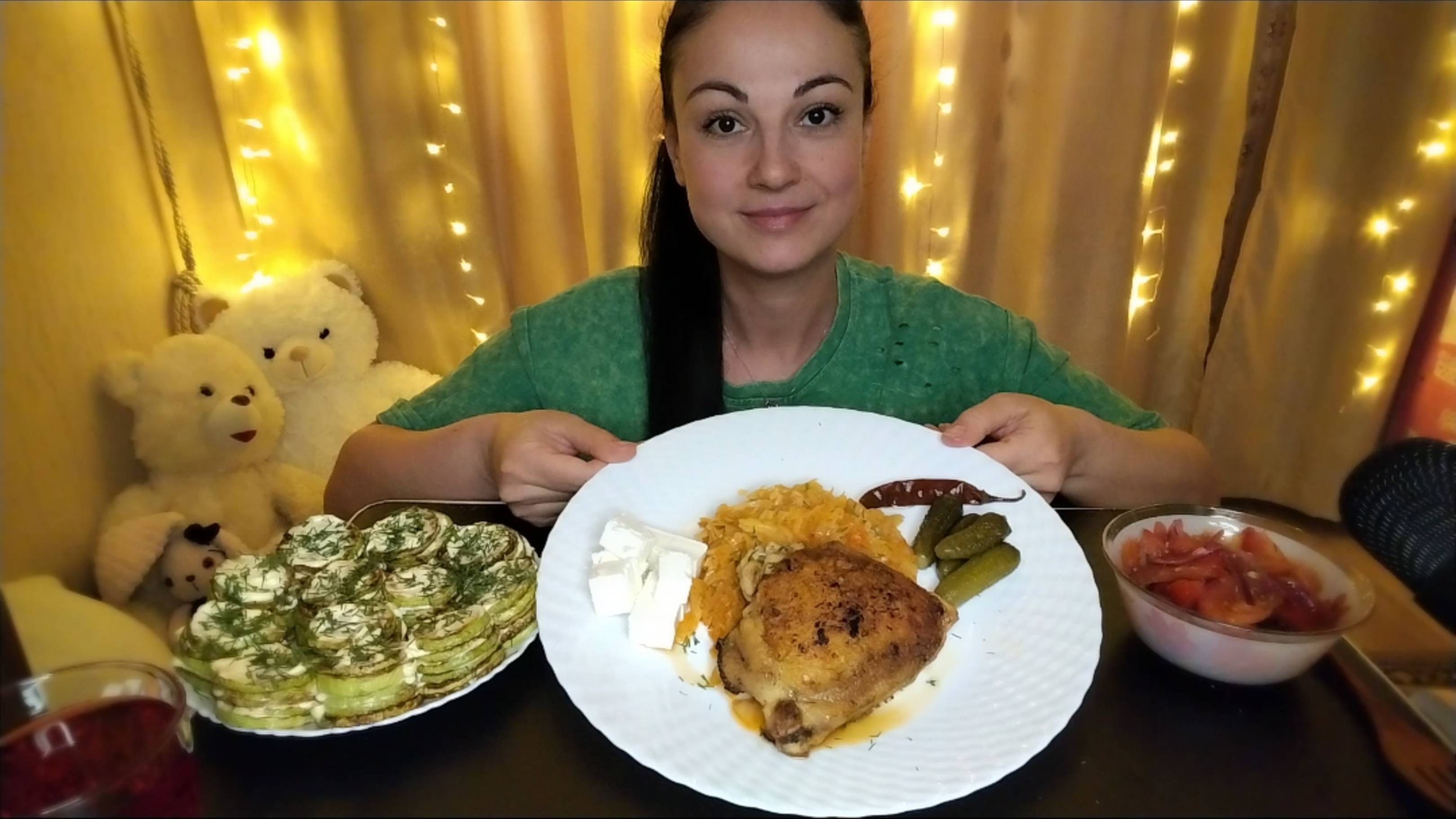 Мукбанг🍗Курица с тушёной капустой, кабачки с чесноком и майонезом🤤🥗 Энергетические вампиры😠 смотреть онлайн