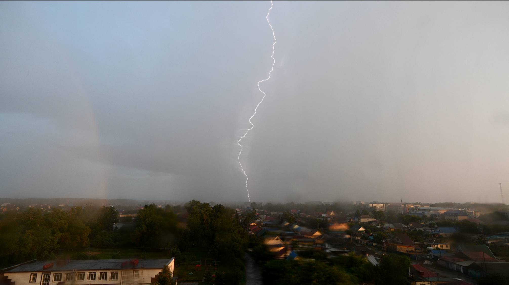 Мимо проходящие грозы с молниями 07/07/2025