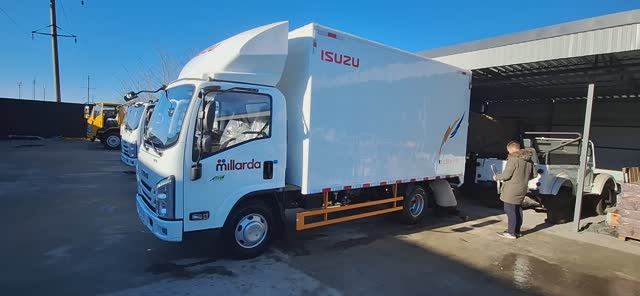 Фургон Isuzu категории В выдача техники клиенту смотреть онлайн