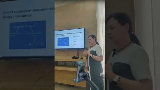 Почему перхоть и выпадают волосы?