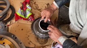 СТРАННЫЙ Ремонт ТРАНСМИССИИ CAT 950 Экспертами! ВСЁ ВИДЕО! 🤯