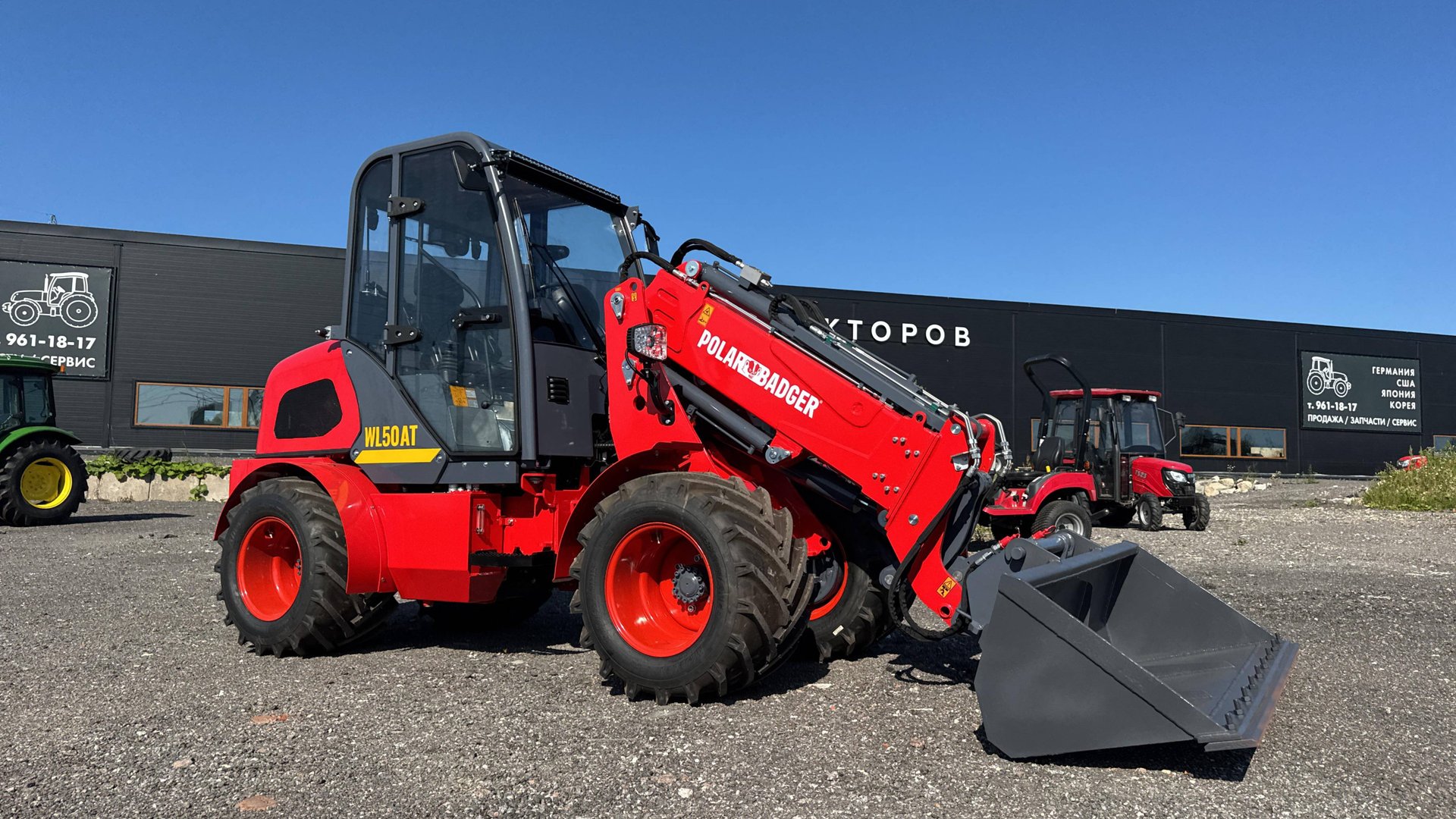 Обзор на Телескопический мини погрузчик Polar Badger WL 50AT