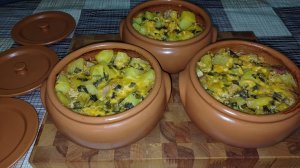 Рецепт сочного мяса с овощами в глиняных горшочках.