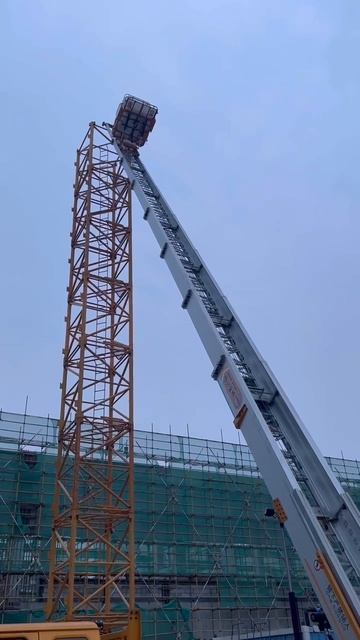 Лифтовый погрузчик Isuzu Elf на шасси 100Р смотреть онлайн