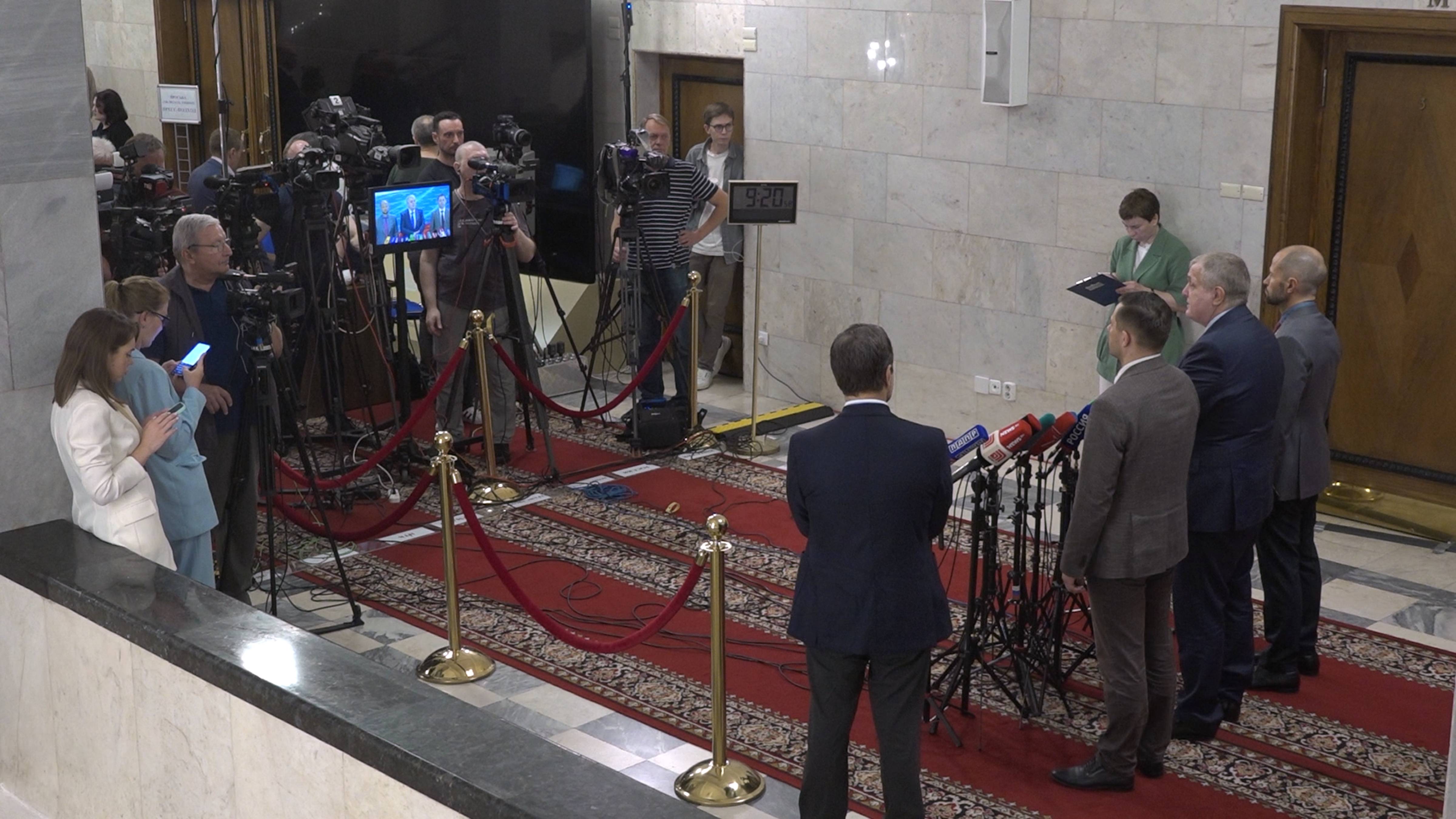 Брифинг депутатов фракции КПРФ в Государственной Думе (23.07.2025) смотреть онлайн