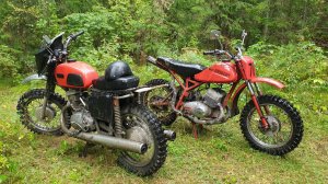 Русские мотоциклы переделаны под кросс.