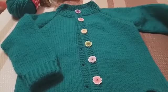 Кофточка спицами на ребенка 4-5 лет регланом сверху. смотреть онлайн