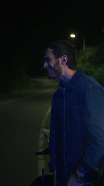 Алибек Казаров - Не любила смотреть онлайн