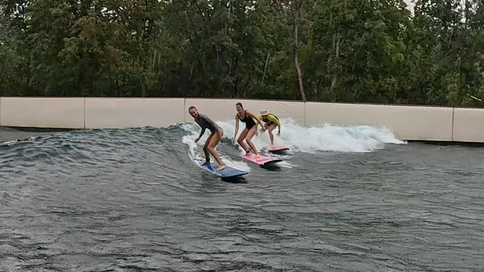 Серфинг на искусственной волне