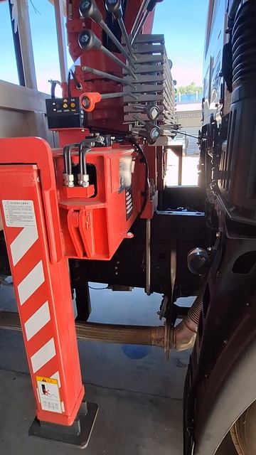 Hino 700 бортовой грузовик с краном Unic смотреть онлайн