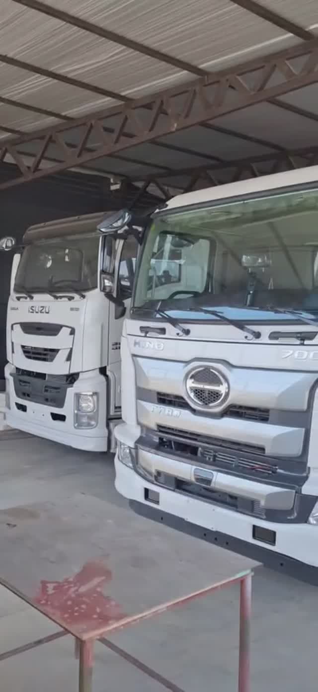 Isuzu Giga и Hino 700 c КМУ Unic смотреть онлайн