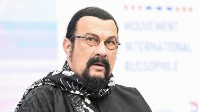 Сигал покинул один из своих последних бизнесов в России. смотреть онлайн