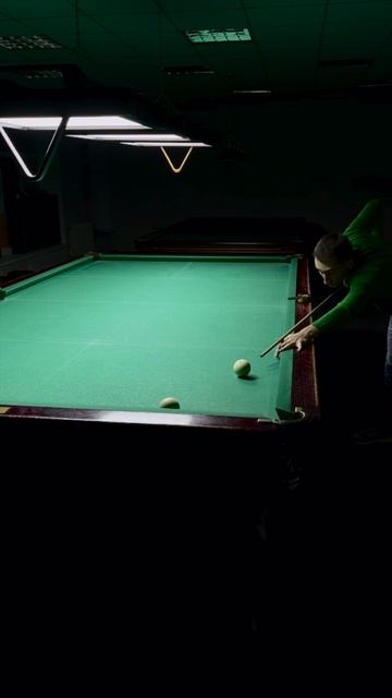 Чужой в угол на контртуше