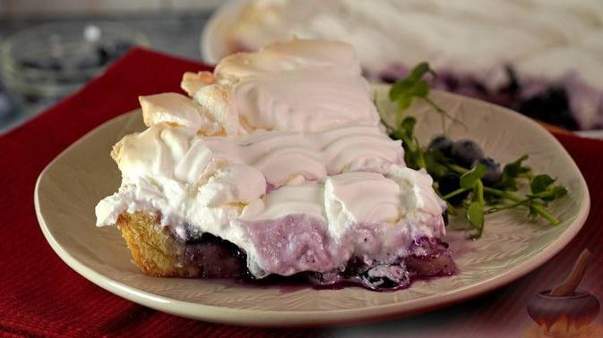 Песочное тесто, воздушное безе, сочные ягоды. ПИРОГ С ГОЛУБИКОЙ И МЕРЕНГОЙ