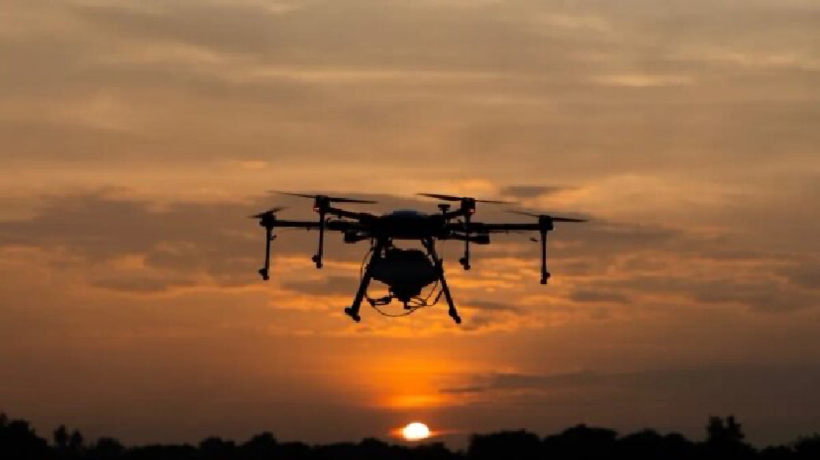 Три человека пострадали при ночной атаке БПЛА на ростовский Новочеркасск.