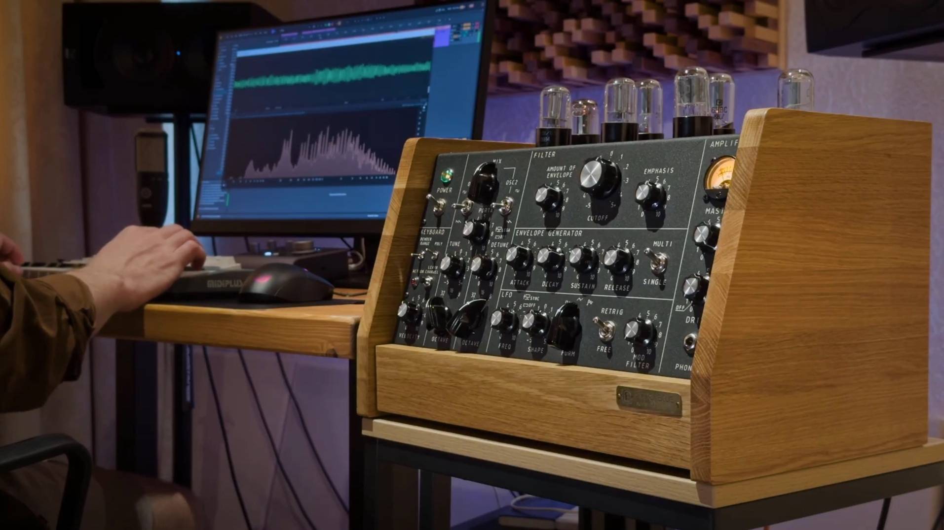 Eternal Engine EMI Apparatus Tube Synthesizer: Explore the Space смотреть онлайн