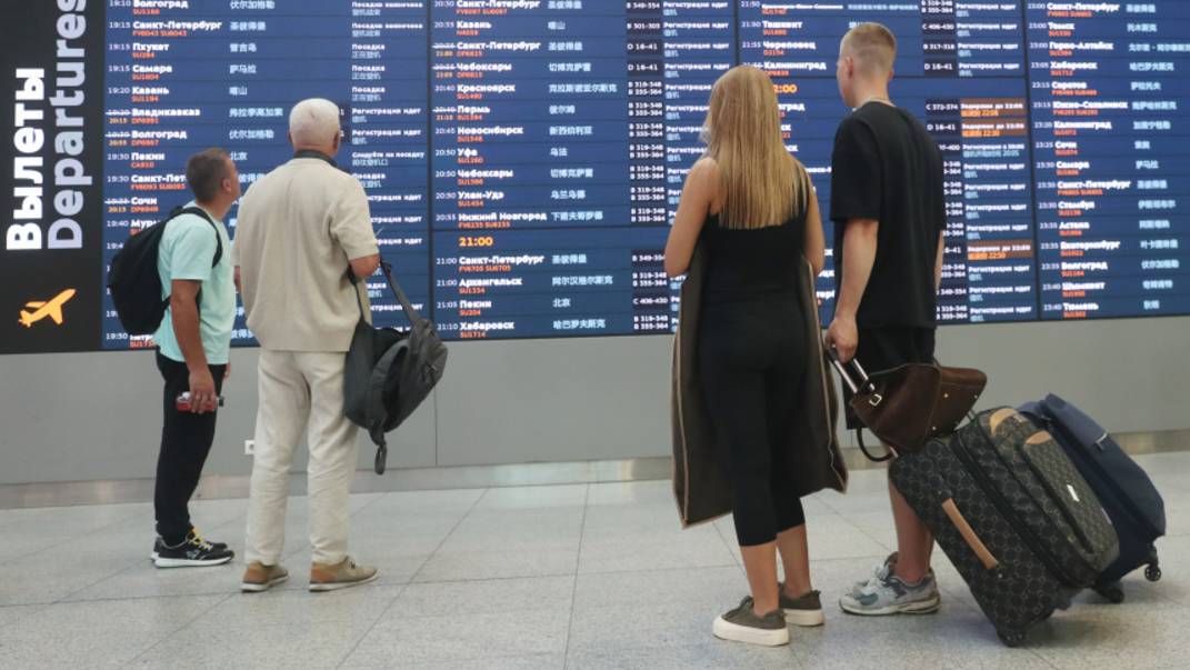 Три рейса из Антальи в Петербург задержали на 13 часов смотреть онлайн