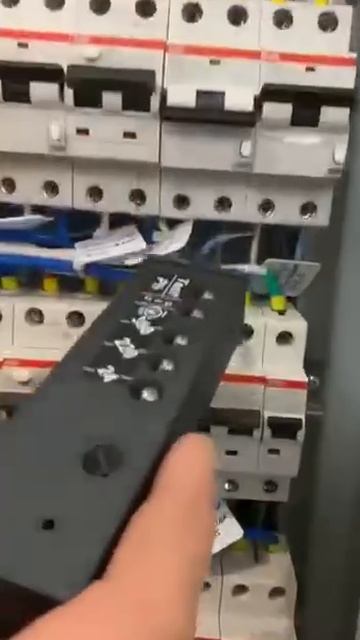 Подделка или все же может случиться с оригиналом? Лично у меня бывало что фаза есть, а нуля нет... смотреть онлайн