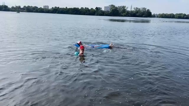 Плаваю на матрасе смотреть онлайн