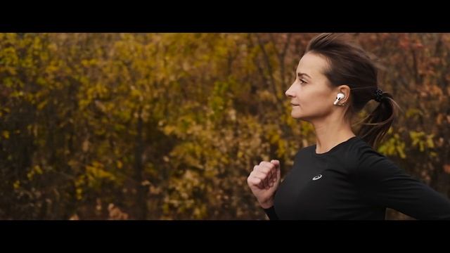 Бегущая в парке