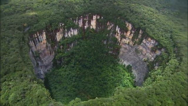 10 САМЫХ ЗАГАДОЧНЫХ ДЫР НА ЗЕМЛЕ смотреть онлайн