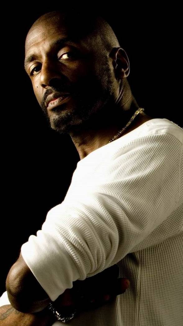 Уиллард Виган: Как Создать Искусство, Которое Не Видно Невооруженным Глазом? 🤯🔬