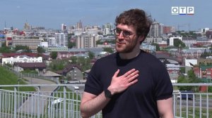 Он мог уехать. Но выбрал Барнаул. И теперь меняет его