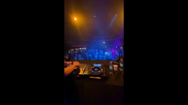 Aurosonic, Ricardo Ferraro and Korah - Hold Me Now (live) смотреть онлайн