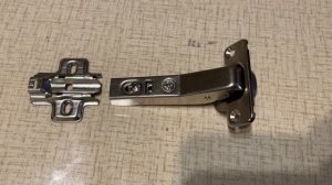 Как отрегулировать мебельные петли с доводчиком.