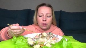 Мукбанг вкусный. еда на камеру.