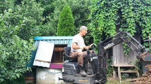 Мини экскаватор 29575. Водопровод выкопать и закопать.