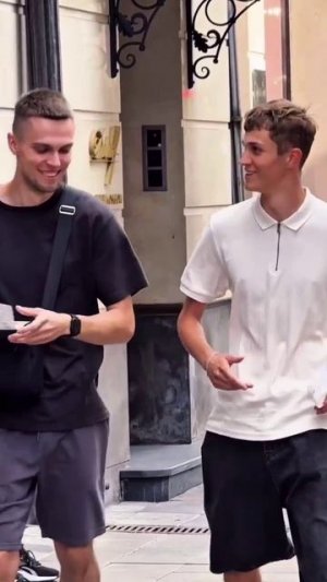 Взяли бы листовку? 🤣