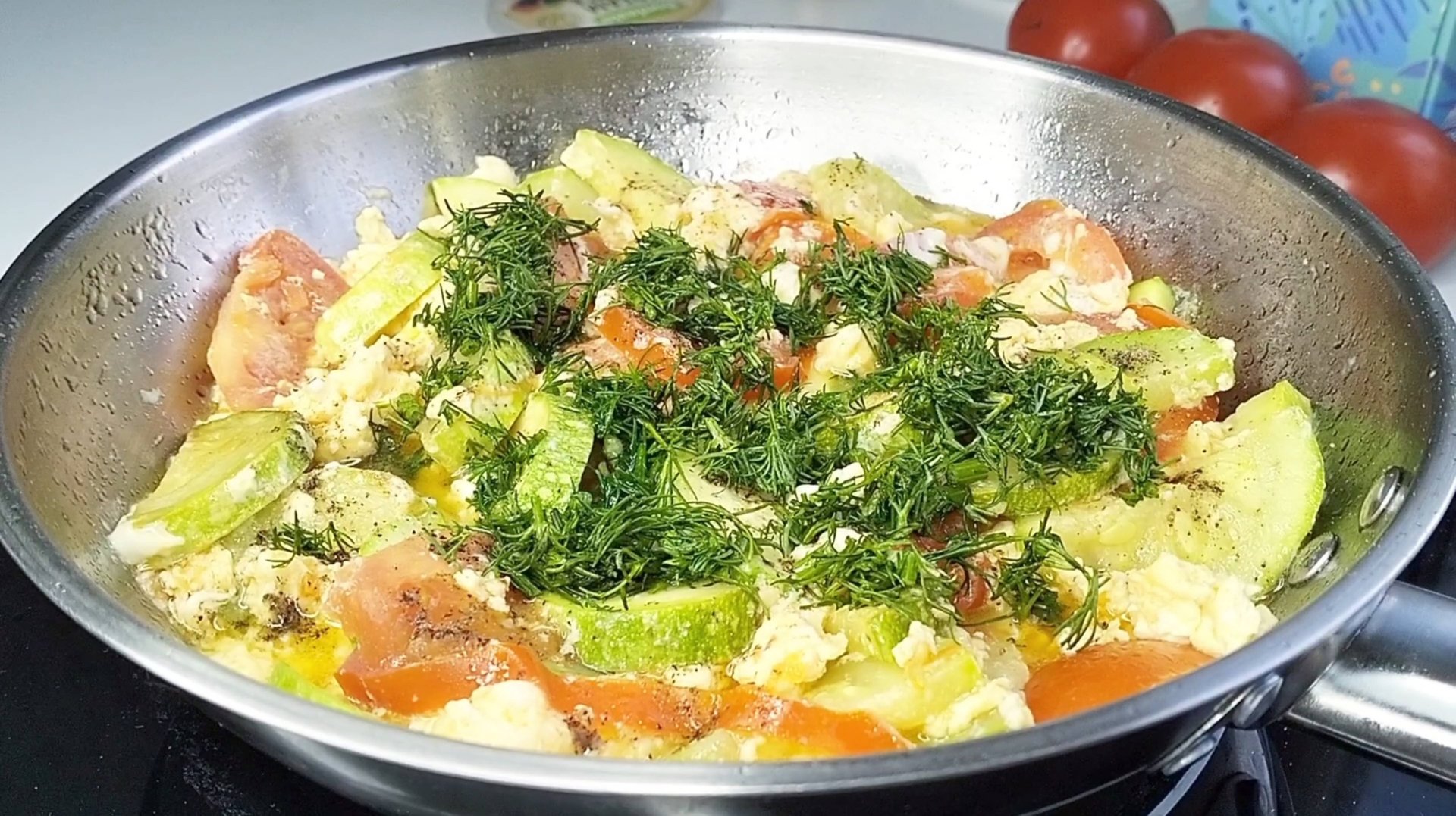 Скрембл с кабачком и помидором - идеально к завтраку смотреть онлайн