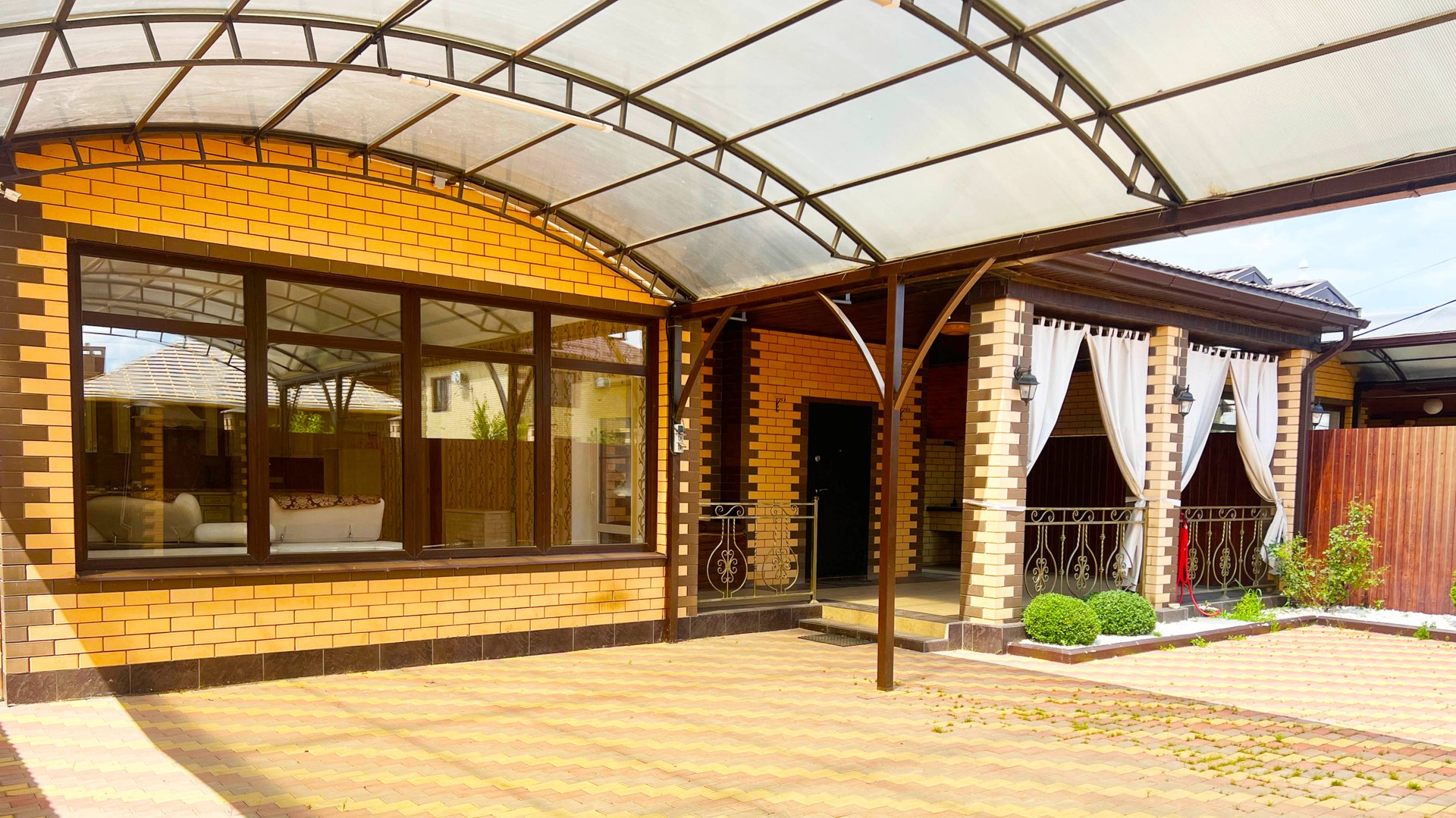 Уютный дом вместо квартиры: 2 этажа, сауна и свой дворик с розами в 20 минутах от Краснодара смотреть онлайн